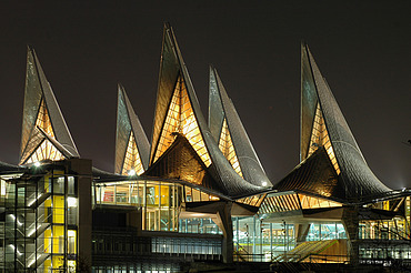 Nachtaufnahme des Gerichtshofs Antwerpen.