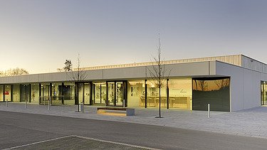 Photo of the triple sports hall in Stadtbergen. Exterior view, sports hall.