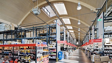 Foto des MEGA-Markts in Stockach. Bild von Innen. Gewölbe aus LENO-BSP.