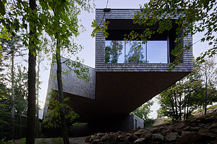 Photo of the visitor center in Ruhestein, free-standing part of the building.