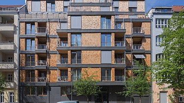 Photo of a multi-storey residential complex made of wood.