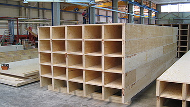 Photo of box elements in the ZÜBLIN Timber production hall.