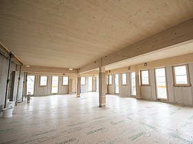 Shell construction photo of the ZÜBLIN Timber office building. LENO cross laminated timber ceiling.