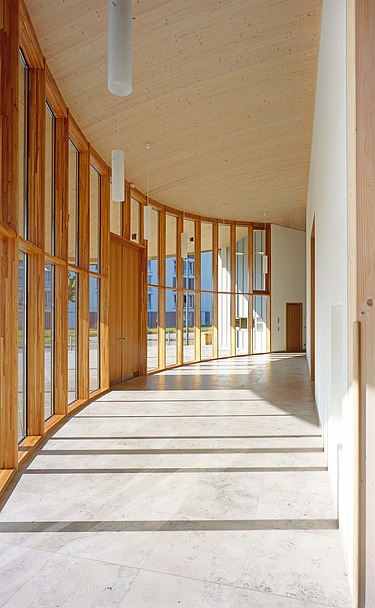 Foto der Kirche Burgweinting von innen. 