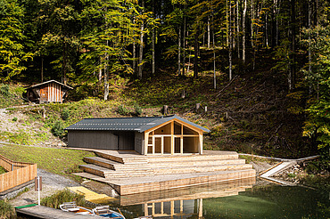 Bootshaus Freibergsee Foto des Bootshauses aus Holz am Freibergsee. LENO-BSP-Elemente.