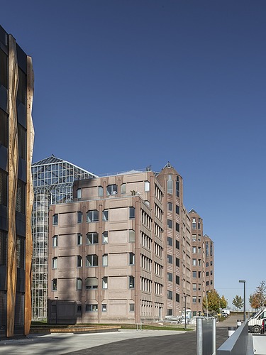 Foto mehrerer Gebäude. Headquarter ZÜBLIN in Stuttgart.