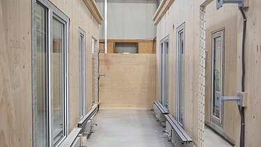 Foto der Produktion von LENO-ADD-Elementen bei ZÜBLIN Timber.