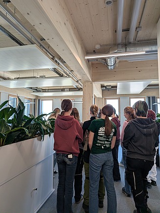 Kennenlernen des technischen Büros. 