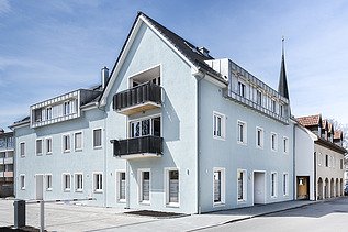 Photo of a residential and commercial building made of wood. LENO-BSP.