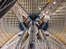 Foto des EXPO-Dachs in Hannover. Holzdachkonstruktion.