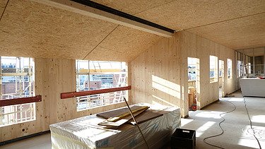 Photo of a building shell made of LENO cross laminated timber.