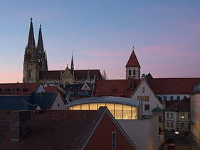 Außenaufnahme der Synagoge Regensburg.