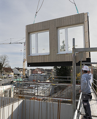 Lifting in the prefabricated LENO®-ADD external walls.