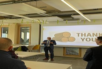 Short welcome in the in-house canteen with a standing reception. 