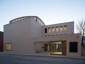 Photo of the Regensburg Synagogue from the outside