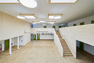 Photo of a corridor area of the school in Munich. You can see a staircase and a foye.