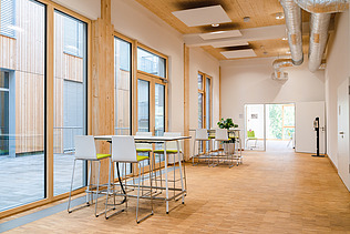 Photo of a furnished common room at Witten University. 