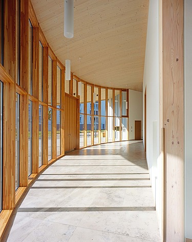 Foto der  Kirche Burgweinting von Innen.