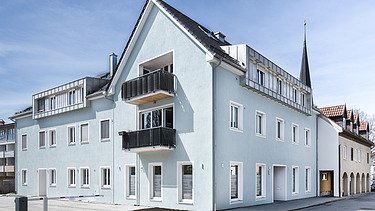 Photo of a residential and commercial building made of wood. LENO-BSP.