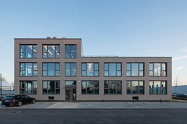 Büroneubau ZÜBLIN Neu-Ulm Foto des Büroneubaus ZÜBLIN Neu-Ulm. Außenaufnahme.