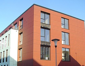 Foto eines Bürogebäudes in Wolfsburg. Fassadenausschnitt.