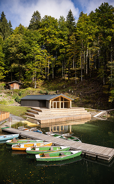 Bootshaus Freibergsee Foto des Bootshauses aus Holz am Freibergsee. LENO-BSP-Elemente.