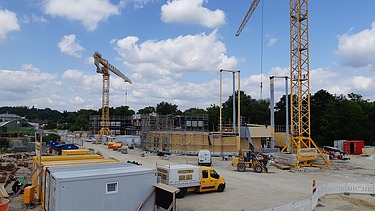 Foto der Holzbaumontage des Globe Theaters Coburg.