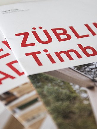 Foto von Coverbildern der Broschüren von ZÜBLIN Timber