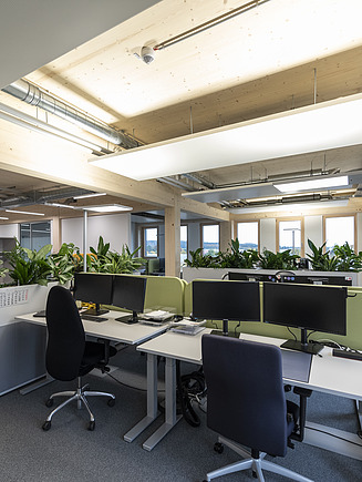 Photo of an office workstation in the new timber hybrid building from ZÜBLIN Timber.