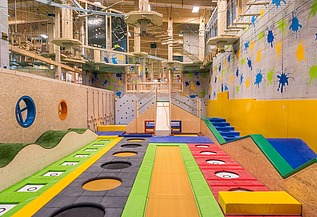 Fundorena, Feldberger Hof Foto der Fundorena, Feldberger Hof. Zu sehen ist ein Foto vom Indoor Hochseilpark.