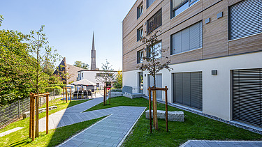 Photo of the Elias-Schrenk-Haus retirement home in Tuttlingen. You can see a building with a wooden façade.