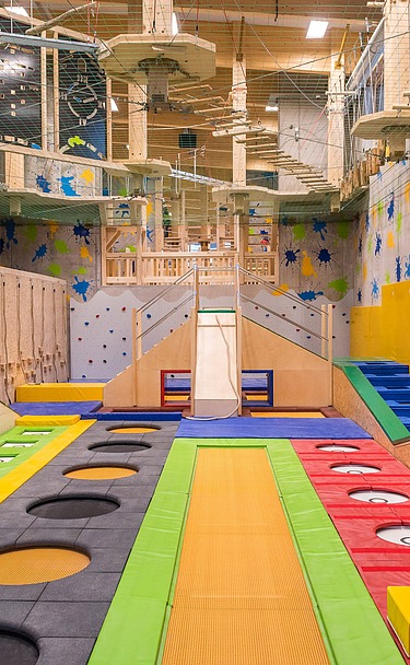 Fundorena, Feldberger Hof Foto der Fundorena, Feldberger Hof. Zu sehen ist ein Foto vom Indoor Hochseilpark.
