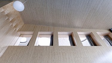 Foto eines Innenraumes mit Fineline-Holzoptik.