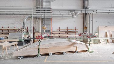 Foto eines Kelchschalenteils des Projekts Stuttgart 21.