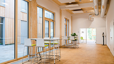 Photo of a furnished common room at Witten University. 