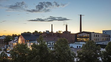 Photo of the Maisel Bros. brewery in Bayreuth. You can see the wooden extension from a distance.