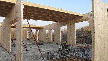 Photo of an assembly of LENO cross-laminated timber elements. Wooden extension.