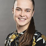 Nachhaltigkeit bei ZÜBLIN Timber, Kontakt Sarah Reißner Foto einer jungen Frau mit langen Haaren. Sarah Reißner.