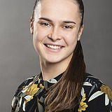 Sustainability at ZÜBLIN Timber, contact Sarah Reißner Photo of a young woman with long hair. Sarah Reißner.