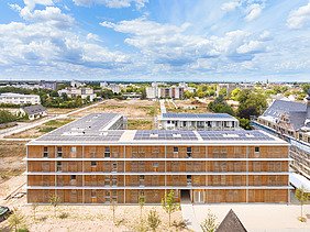 Foto des Collegium Academicums in Heidelberg. Man sieht ein Gebäude aus Holz.