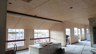 Photo of a building shell made of LENO cross laminated timber.