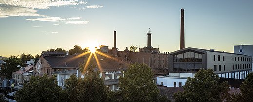 Photo of the Maisel Bros. brewery in Bayreuth. You can see the wooden extension from a distance.