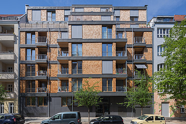 Neubau Müggelstraße, Berlin Foto einer mehrgeschossigen Wohnanlage aus Holz.
