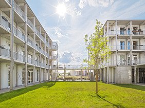 Photo of the Collegium Academicum in Heidelberg. You can see white buildings and the inner courtyard.