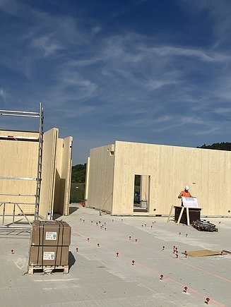 Foto der Holzbaumontage des Projekts AELF in Landshut.