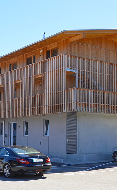 Clubhouse, Yacht Club Prien am Chiemsee Photo of the yacht club clubhouse in Prien am Chiemsee. You can see a modern wooden building.