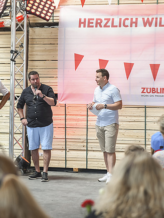 Begrüßung durch Simon Pfeffer (technischer Bereichsleiter), Christian Scholz (kaufmännischer Bereichsleiter) und Roman Kreutmayr (technischer Bereichsleiter). 
