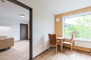 Photo of the Elias-Schrenk-Haus retirement home in Tuttlingen. You can see an interior with a LENO-ADD exterior façade element.