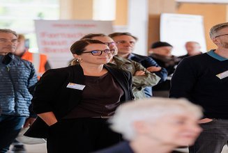 Austausch über aktuelle Entwicklungen, Herausforderungen und Lösungsansätze im modernen Holzbau.