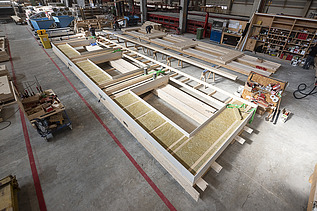 Photo of the Elias-Schrenk-Haus retirement home in Tuttlingen. You can see the production of a LENO ADD exterior wall element.